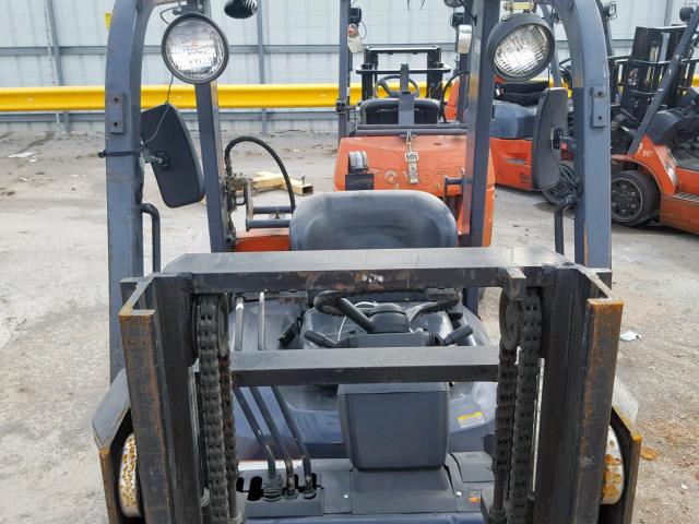 89053 - 2005 TOYOTA FORKLIFT TWO TONE photo 5