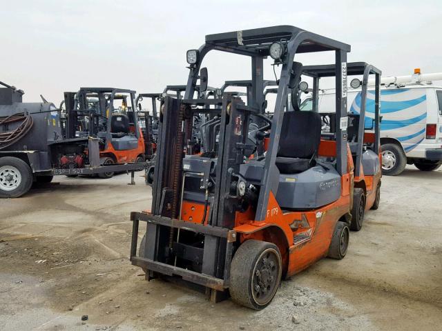 89626 - 2005 TOYOTA FORKLIFT TWO TONE photo 2