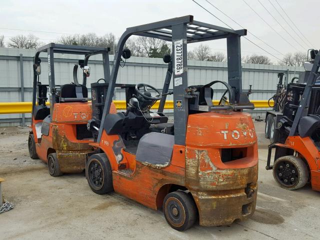 83678 - 2004 TOYOTA FORKLIFT TWO TONE photo 3