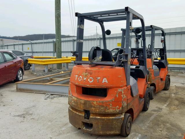 83678 - 2004 TOYOTA FORKLIFT TWO TONE photo 4