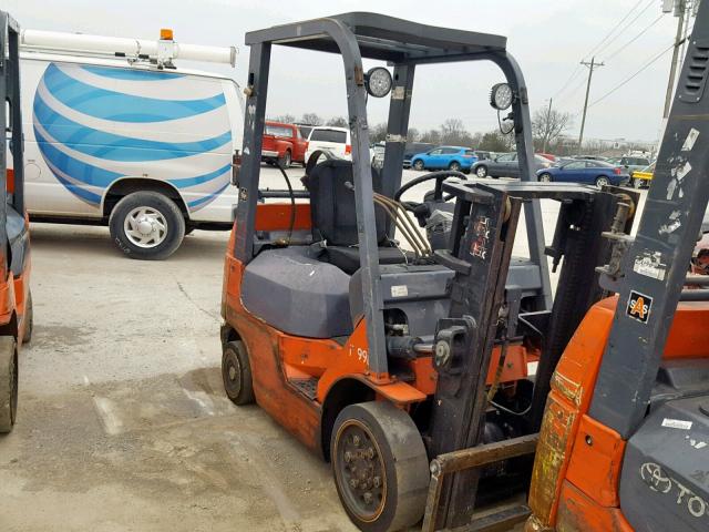 83678 - 2004 TOYOTA FORKLIFT TWO TONE photo 5