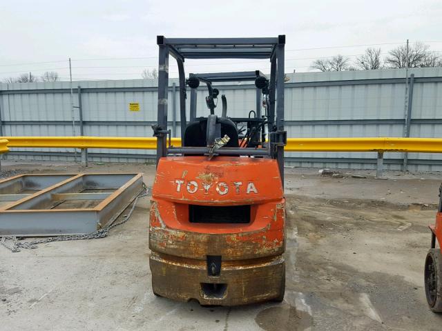 83678 - 2004 TOYOTA FORKLIFT TWO TONE photo 6