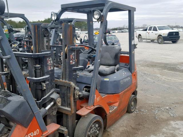 78446 - 2003 TOYOTA FORKLIFT TWO TONE photo 2