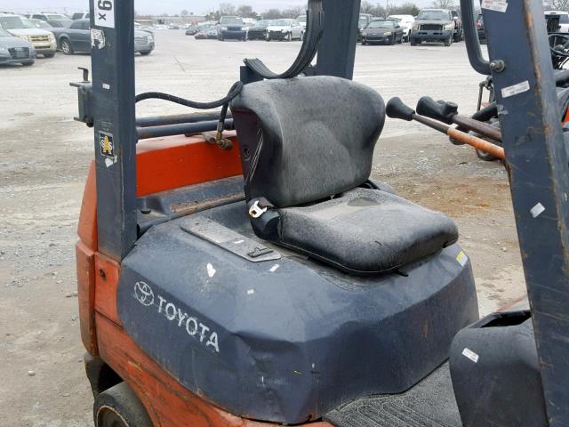 78446 - 2003 TOYOTA FORKLIFT TWO TONE photo 6