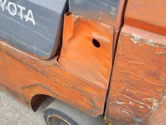 78446 - 2003 TOYOTA FORKLIFT TWO TONE photo 9