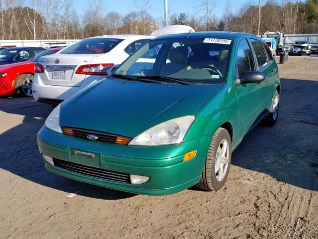 3FAHP37312R151261 - 2002 FORD FOCUS ZX5 GREEN photo 2