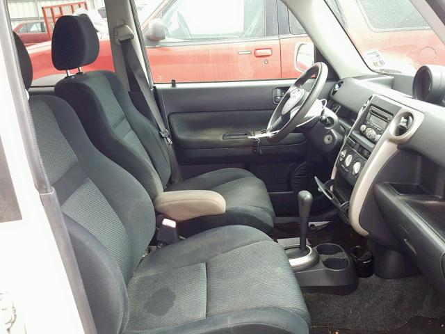 JTLKT324064105788 - 2006 TOYOTA SCION XB Ақ фото 5