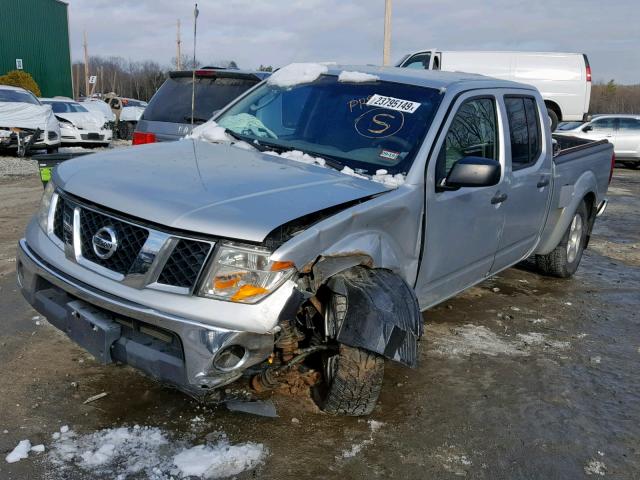 1N6AD09W28C409902 - 2008 NISSAN FRONTIER C SILVER photo 2