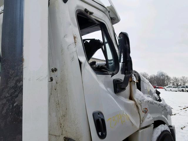 3AKJGEBGXFSGS6539 - 2015 FREIGHTLINER CASCADIA 1 WHITE photo 6