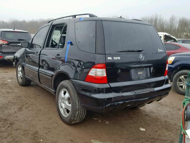 4JGAB54E73A392941 - 2003 MERCEDES-BENZ ML 320 BLACK photo 3