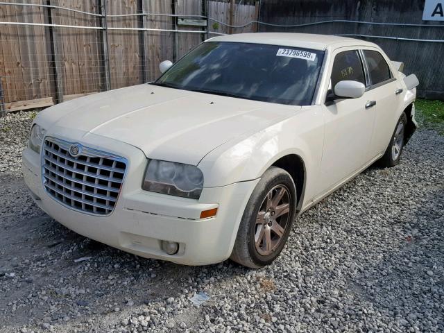 2C3KA53G47H828722 - 2007 CHRYSLER 300 TOURIN CREAM photo 2