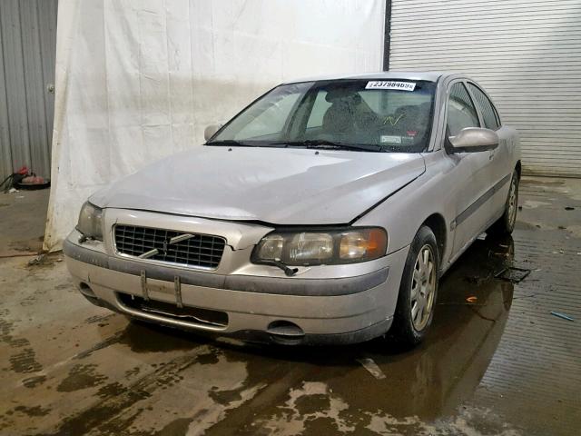 YV1RS61R612060348 - 2001 VOLVO S60 SILVER photo 2