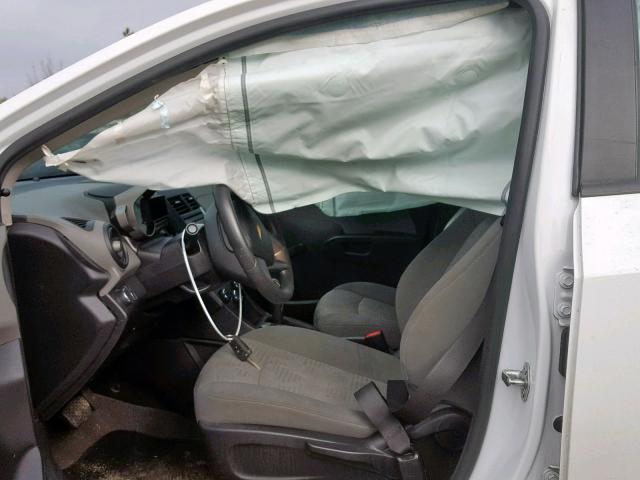 1G1JA5SH3D4155456 - 2013 CHEVROLET SONIC LS WHITE photo 5