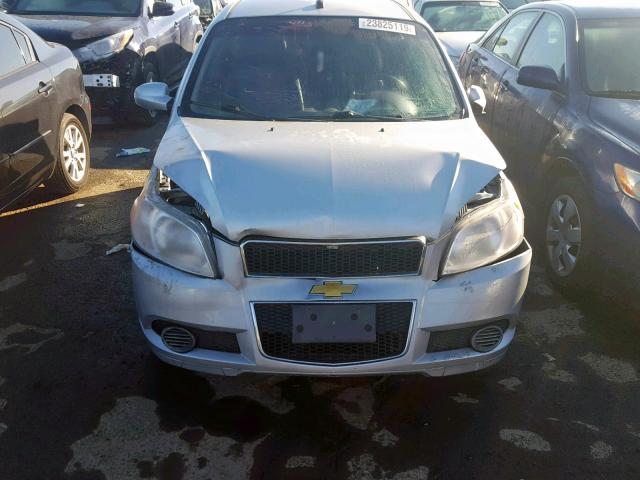 KL1TD6DE3AB136436 - 2010 CHEVROLET AVEO LS SILVER photo 9