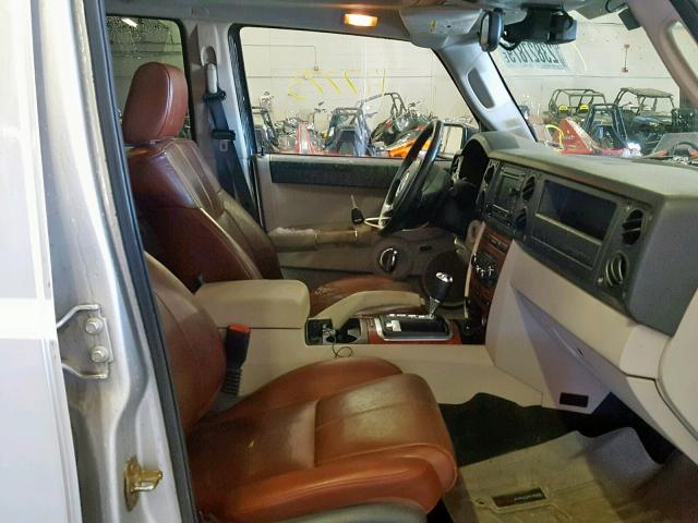 1J8HG582X6C297750 - 2006 JEEP COMMANDER SILVER photo 5
