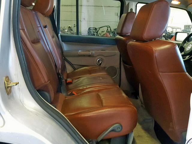 1J8HG582X6C297750 - 2006 JEEP COMMANDER SILVER photo 6