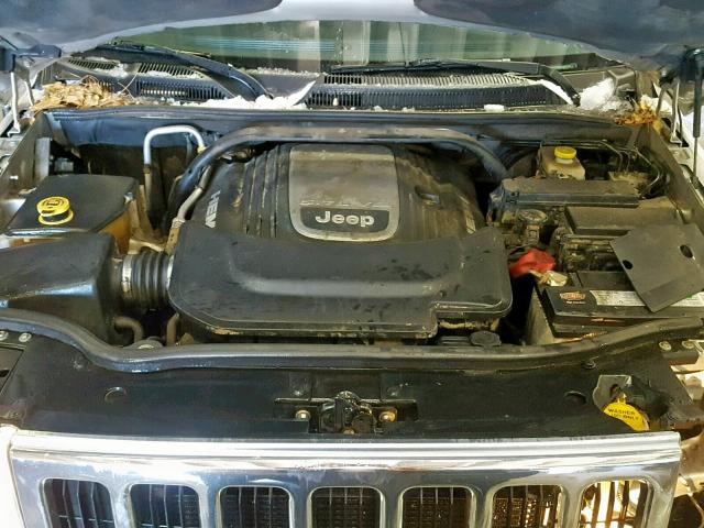 1J8HG582X6C297750 - 2006 JEEP COMMANDER SILVER photo 7