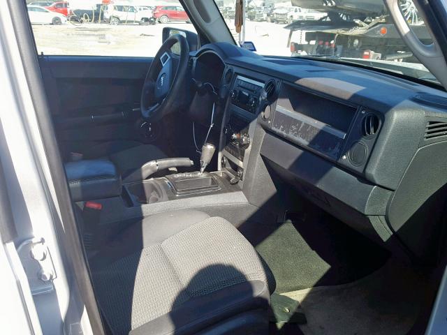 1J4RH4GK0AC159240 - 2010 JEEP COMMANDER SILVER photo 5