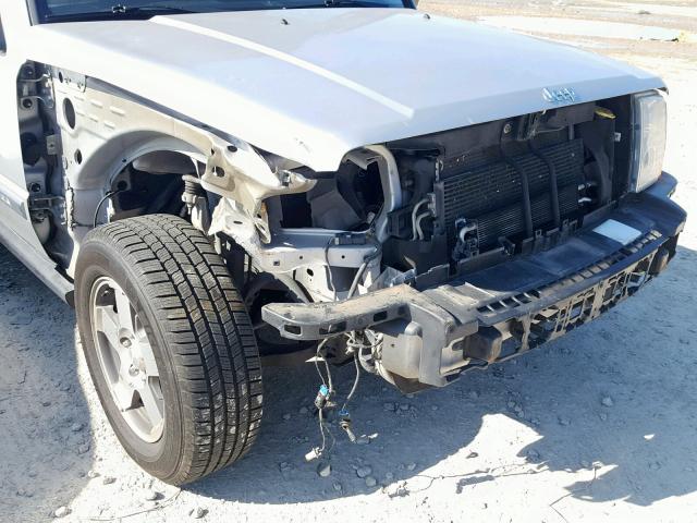 1J4RH4GK0AC159240 - 2010 JEEP COMMANDER SILVER photo 9