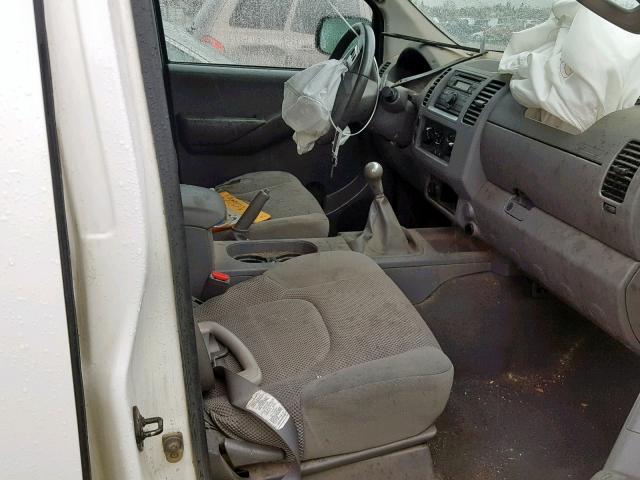 1N6AD09W78C405604 - 2008 NISSAN FRONTIER C WHITE photo 5