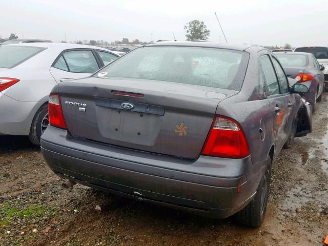 1FAFP34N77W154182 - 2007 FORD FOCUS ZX4 GRAY photo 4