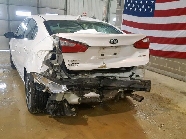 KNAFZ4A81E5180804 - 2014 KIA FORTE EX WHITE photo 9