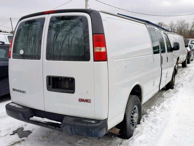 1GTHG39V271134625 - 2007 GMC SAVANA G35 WHITE photo 4