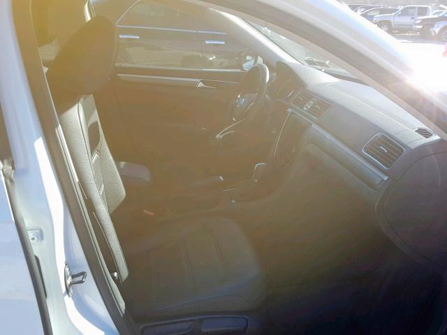 1VWDT7A38HC037590 - 2017 VOLKSWAGEN PASSAT R-L WHITE photo 5