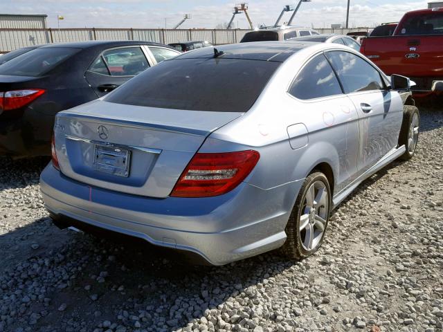 WDDGJ4HB0DF989029 - 2013 MERCEDES-BENZ C 250 SILVER photo 4