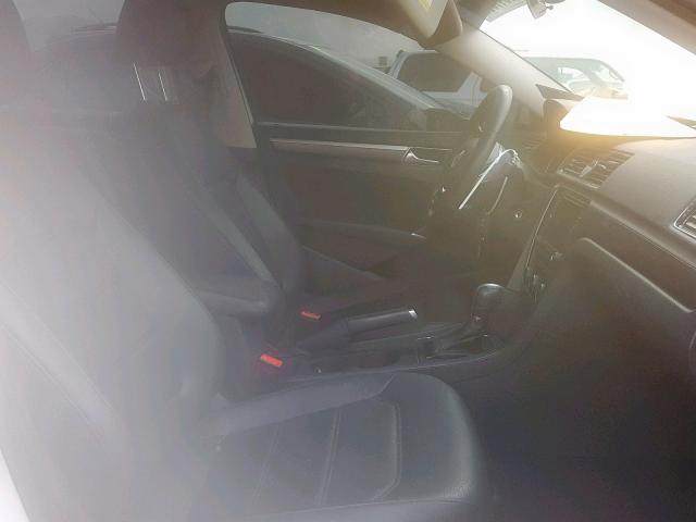 1VWDT7A33HC030871 - 2017 VOLKSWAGEN PASSAT R-L WHITE photo 5