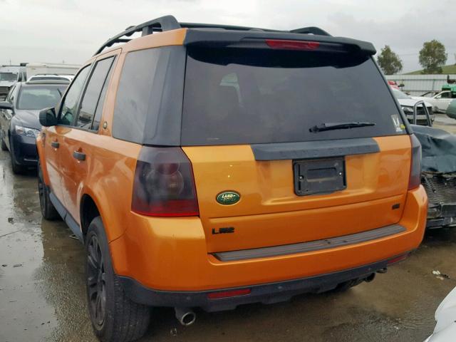 SALFS24NX8H040338 - 2008 LAND ROVER LR2 SE TEC ORANGE photo 3