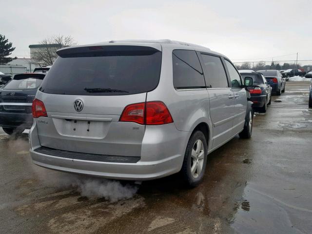 2V4RW3DG6BR766487 - 2011 VOLKSWAGEN ROUTAN SE SILVER photo 4