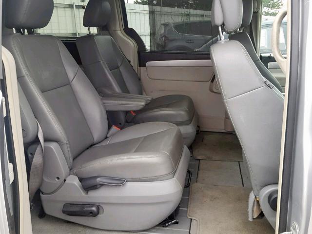 2V4RW3DG6BR766487 - 2011 VOLKSWAGEN ROUTAN SE SILVER photo 6