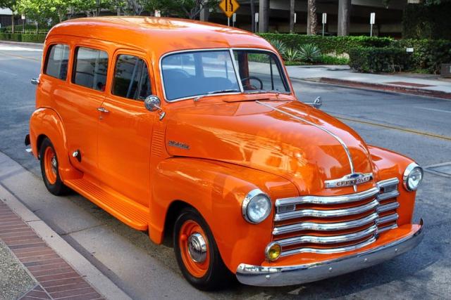 6JPA3555 - 1951 CHEVROLET SUBURBAN ORANGE photo 2