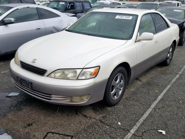 JT8BF28G9W0088090 - 1998 LEXUS ES 300 WHITE photo 2