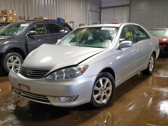 4T1BF30K25U096235 - 2005 TOYOTA CAMRY LE SILVER photo 2