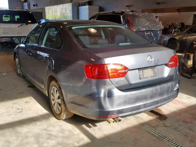 3VW1K7AJ6DM382968 - 2013 VOLKSWAGEN JETTA BASE Մոխրագույն լուսանկար 3