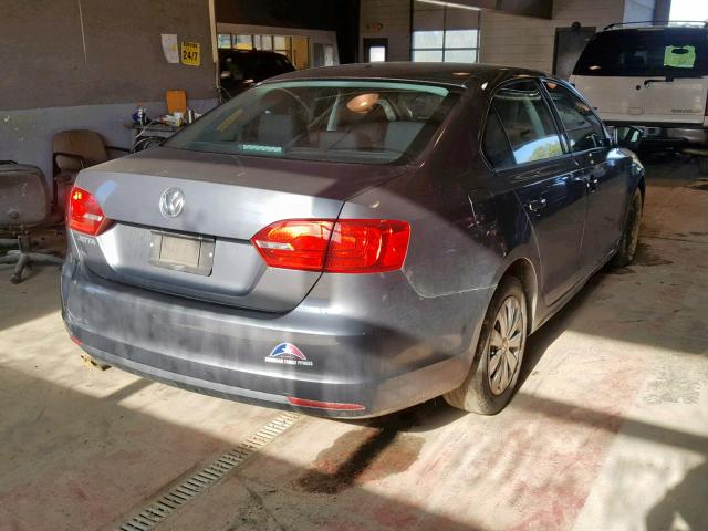 3VW1K7AJ6DM382968 - 2013 VOLKSWAGEN JETTA BASE Մոխրագույն լուսանկար 4