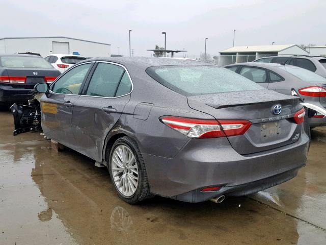 4T1B21HK0JU008443 - 2018 TOYOTA CAMRY HYBR GRAY photo 3