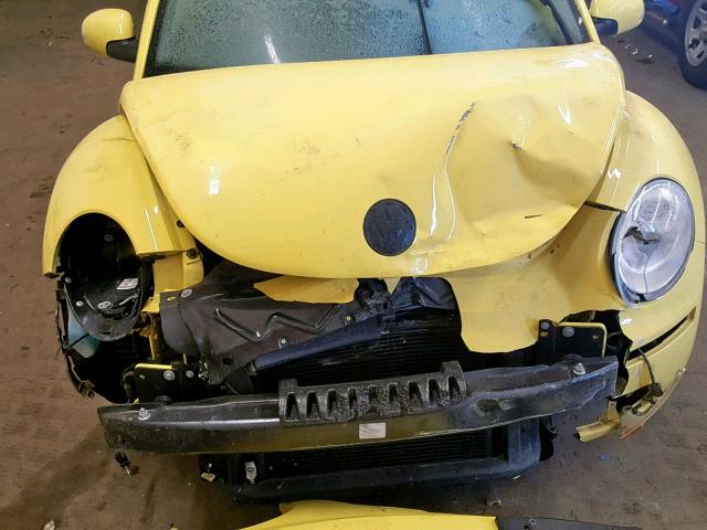 3VWRW3AG9AM022870 - 2010 VOLKSWAGEN NEW BEETLE Gelb Foto 7