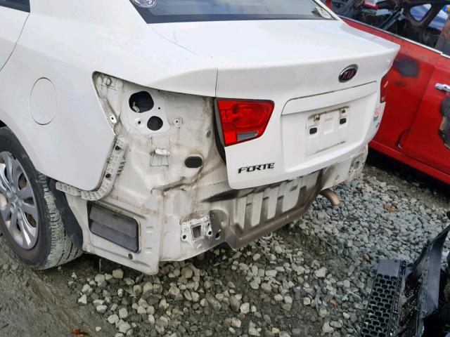 KNAFU4A25A5055650 - 2010 KIA FORTE EX WHITE photo 9