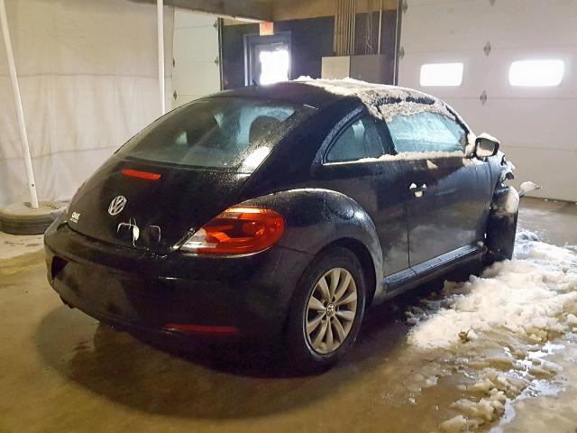 3VWFP7AT9EM620970 - 2014 VOLKSWAGEN BEETLE BLACK photo 4