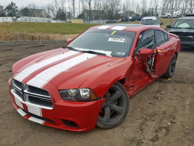 2C3CDXHGXDH643747 - 2013 DODGE CHARGER SX RED photo 2