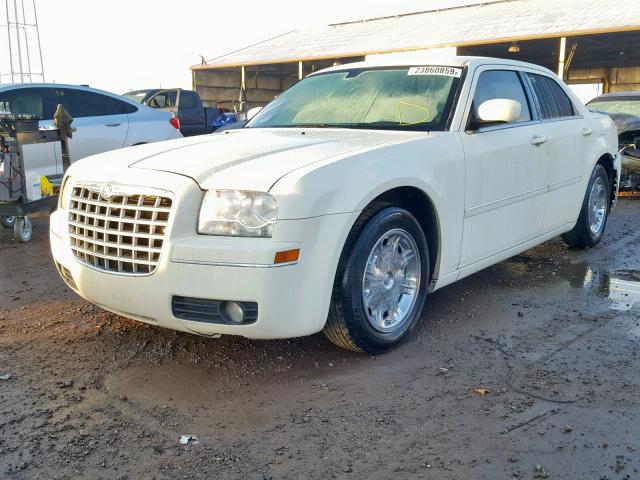 2C3KA53G66H488164 - 2006 CHRYSLER 300 TOURIN WHITE photo 2