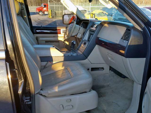 5LMFU28535LJ15958 - 2005 LINCOLN NAVIGATOR 黑色 照片 5