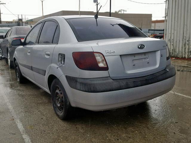 KNADE123066114678 - 2006 KIA RIO SILVER photo 3