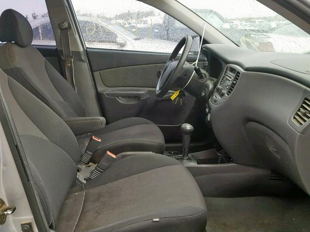 KNADE123066114678 - 2006 KIA RIO SILVER photo 5