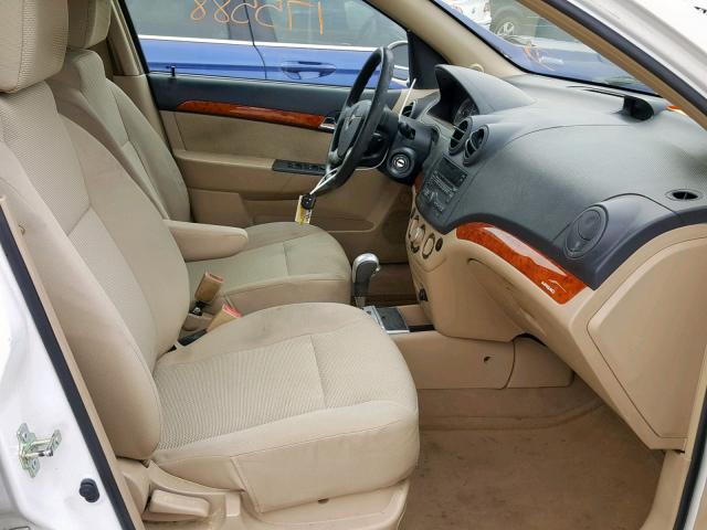 KL1TD6DE6AB116729 - 2010 CHEVROLET AVEO LS WHITE photo 5