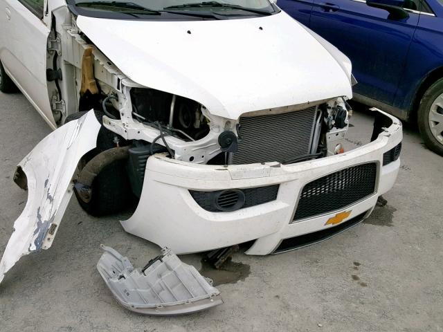 KL1TD6DE6AB116729 - 2010 CHEVROLET AVEO LS WHITE photo 9