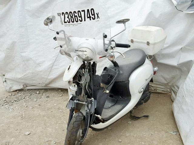 JH2AF7718GK003485 - 2016 HONDA NCW50 WHITE photo 2